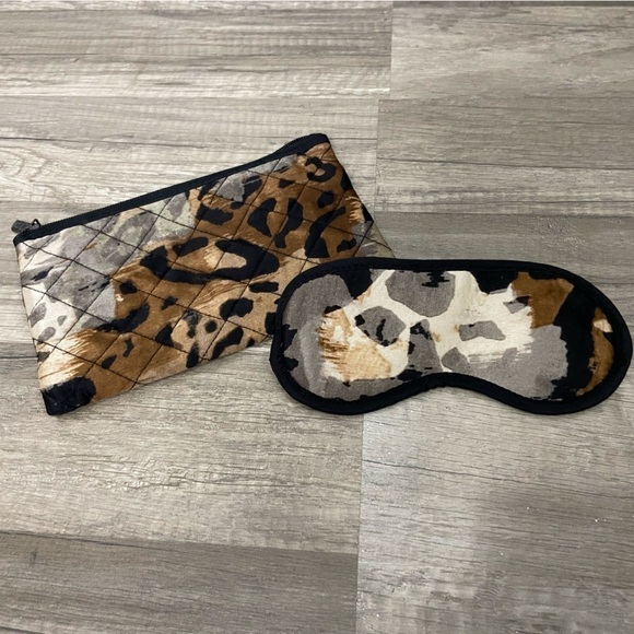 DIANE Von Forstenberg Eye Mask & Make-Up Case NWOT - Picture 1 of 6